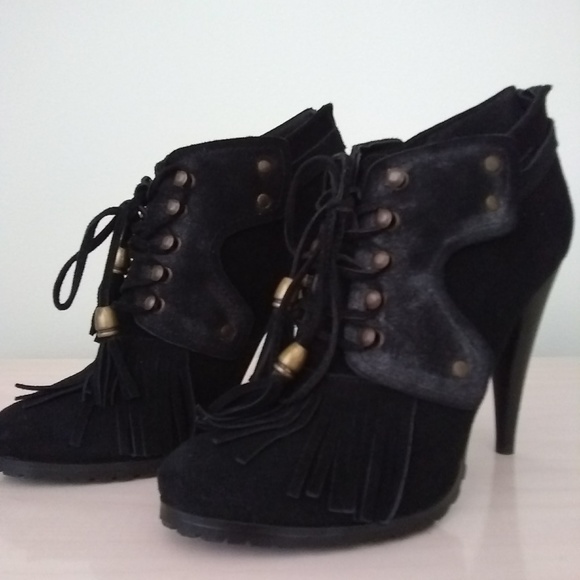 Shoes - Picture 2 of 3